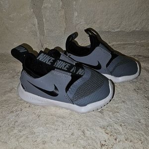 Toddler boy Size 5 nike shoe